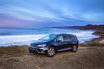 Chrysler Pacifica Hybrid Limited 2016 года